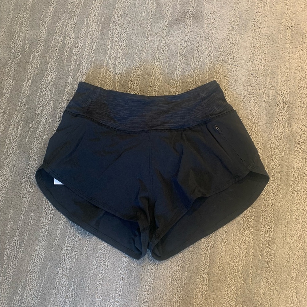 NWT Outdoor Voices Hudson 2.5 short - XS